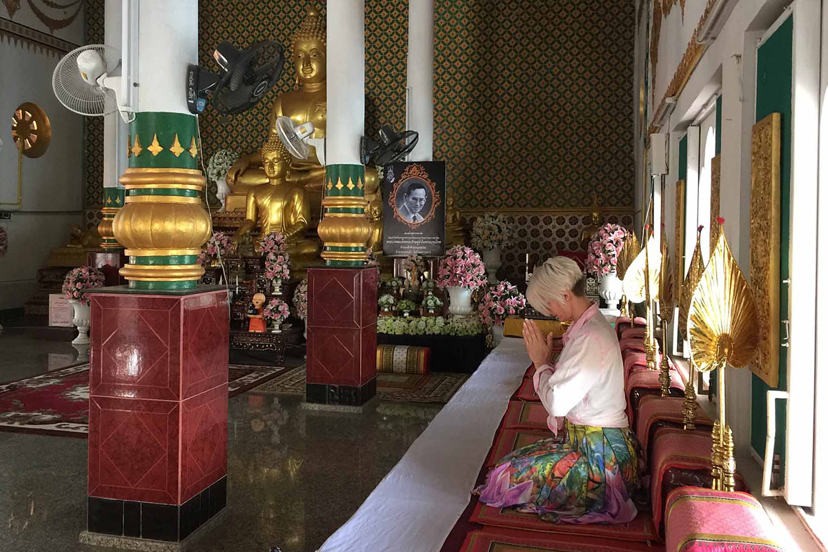 Zwiedzanie Wat Rong Khun w Chiang Rai - Magiczna Biała Świątynia